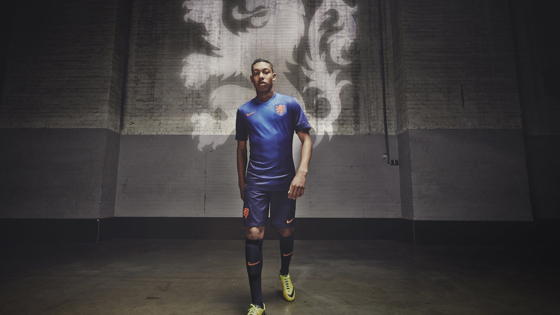 哈兰德的进阶表现显示出其不仅是射手更具战术适应力,哈兰德射门