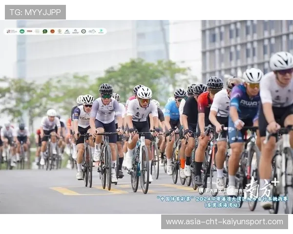 自行车冲刺争夺演绎速度与勇气的较量 自行车冲刺争夺演绎速度与勇气的较量