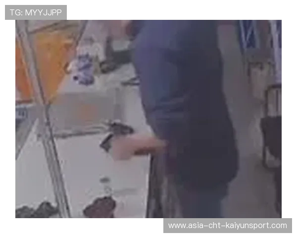 福建福鼎外卖吐口水事件，法律责任引热议，福鼎外卖电话