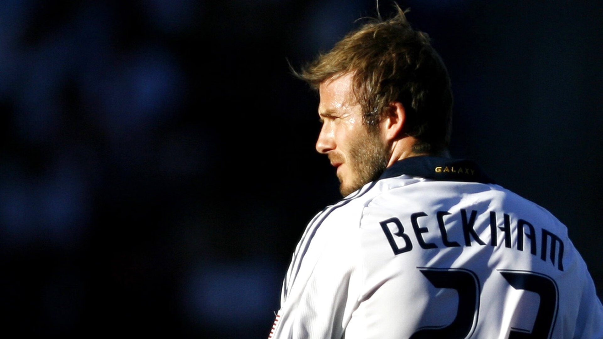 凯恩考虑巴萨：15场22球，违约金6500万欧元，或接棒莱万于明年，巴萨买凯恩